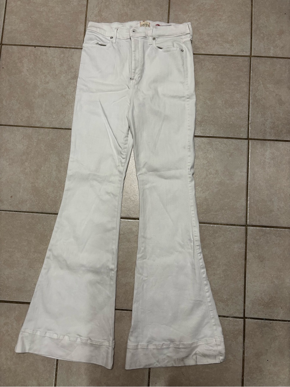 Alice+Olivia you look beautiful white flare jeans  size 31